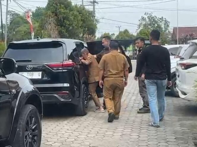 
					Pejabat Pemkot Dijemput atau Datang Sendiri? Video Beredar, Keterangan Kekaksaan Negeri Dipertanyakan