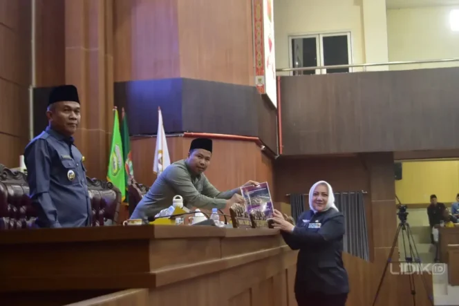 
					DPRD Musi Rawas Sahkan Raperda Pertanggungjawaban APBD 2025, Eksekutif dan Legislatif Perkuat Sinergi Pembangunan
