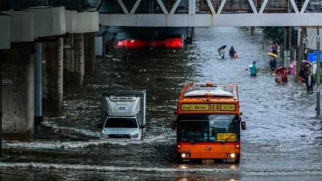 
					Bangkok Tetapkan Status Darurat Usai Dihantam Hujan Nonstop 48 Jam, 50 Distrik Terdampak Banjir Besar