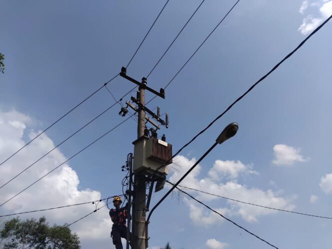
					PLN ULP Tebing Tinggi Lakukan Penyeimbangan Beban Trafo dan Perbaikan Grounding di Saling