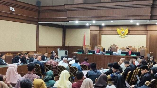 
					Sidang Korupsi Kuota Haji: Staf Kesthuri Ungkap Biaya Percepatan USD 3.000 per Pax
